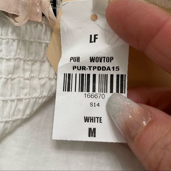 NEW LF VVNVVN White 100% Cotton Embroidered Halter Crop Top M - Picture 8 of 8